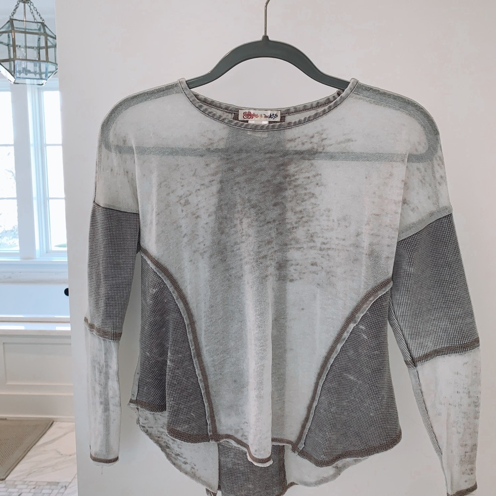 DISTRESSED LONG SLEEVE